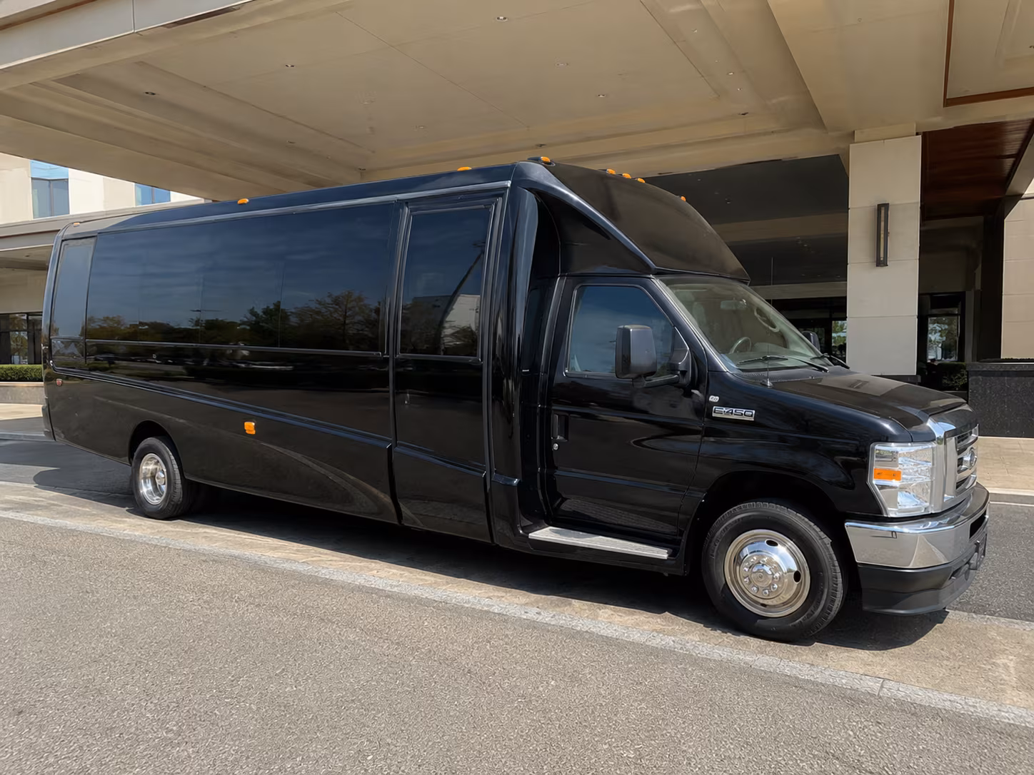 bridal party buses for the wedding morning in rancho cucamonga