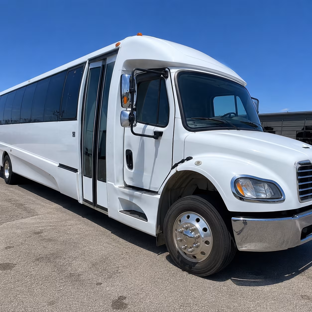winery tour buses through the cucamonga valley wine country